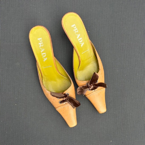 VINTAGE PRADA GORGEOUS LEATHER MULES! Size 37.5